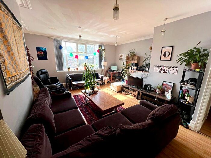 3 Bedroom Flat To Rent In Upper Chorlton Road, Whalley Range, M16