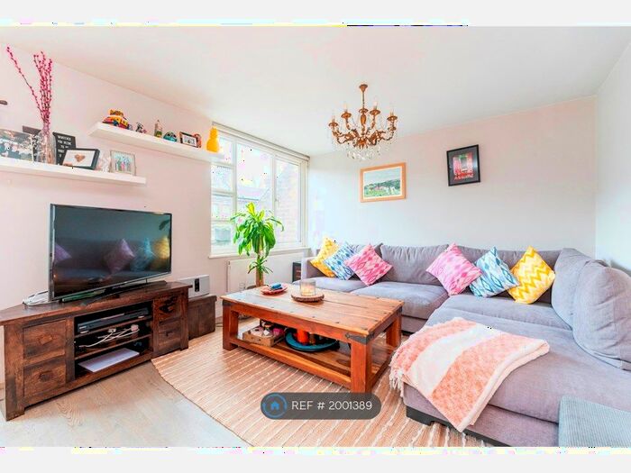 2 Bedroom Flat To Rent In Ash House, London, W10