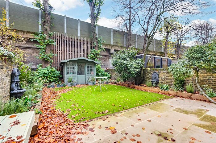 2 Bedroom Flat To Rent In Philbeach Gardens, Earls Court, London, SW5