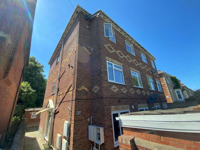 2 Bedroom Flat To Rent In Westridge Rd, SO17