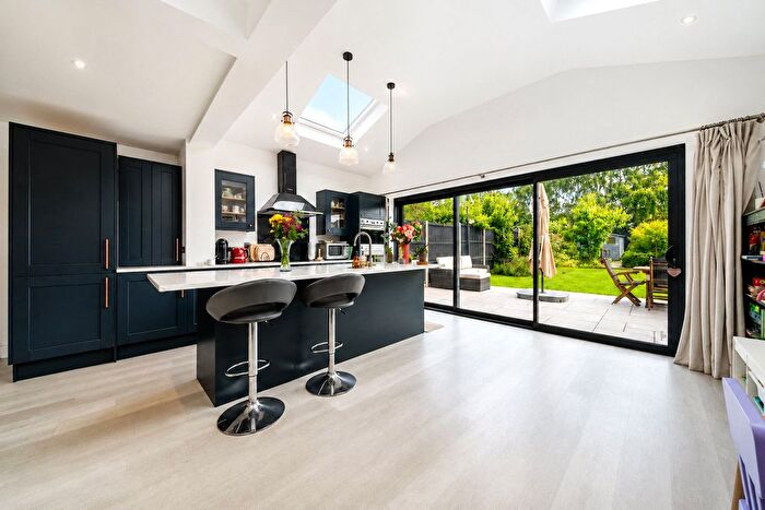 3 Bedroom Semi Detached House For Sale In Oaklands Road, Bexleyheath, DA6