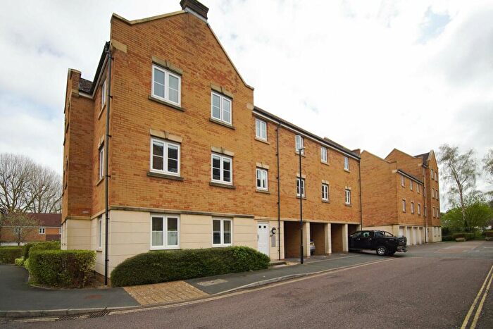 2 Bedroom Apartment To Rent In Dickinsons Fields, Bedminster, Bristol, BS3