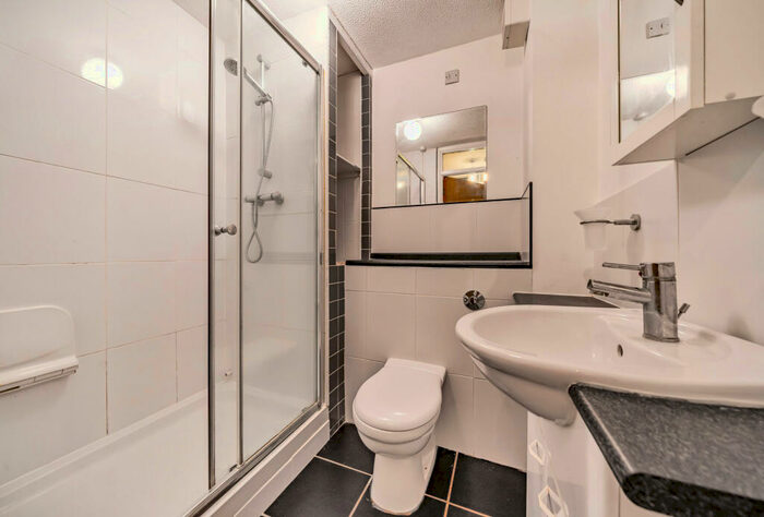 1 Bedroom Apartment For Sale In Chatsworth Place, Mitcham, CR4