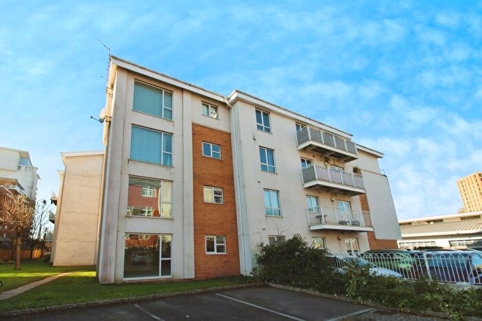 2 Bedroom Apartment For Sale In Overstone Court, Cardiff, CF10