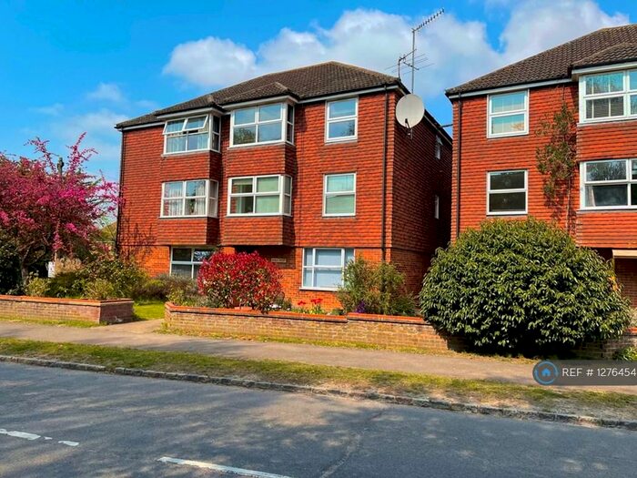 2 Bedroom Flat To Rent In Rowan House, Bourne End, SL8