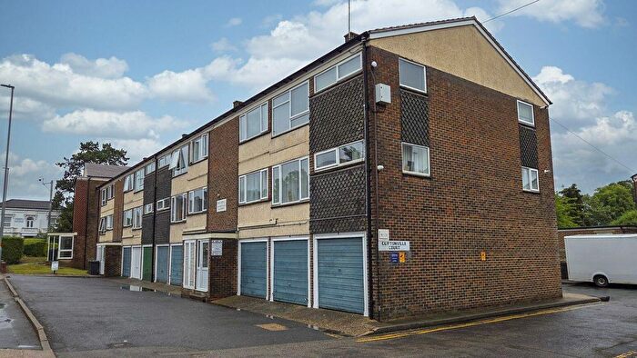 3 Bedroom Flat For Sale In Cliftonville Court, Cliftonville, Northampton, NN1