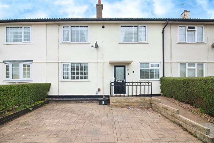4 Bedroom Terraced House For Sale In Eversley Mount, Sherburn In Elmet, Leeds, LS25