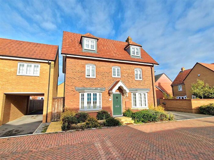 4 Bedroom Detached House For Sale In Croxden Gardens, Great Denham, Bedford, MK40