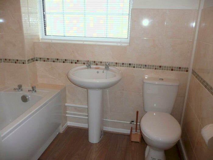 2 Bedroom Detached Bungalow To Rent In Toothill, Swindon, SN5