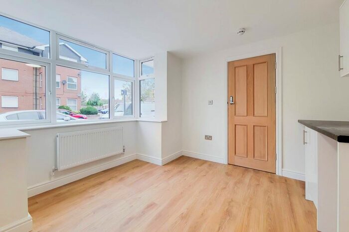 Studio To Rent In Byron Road, Wealdstone, Harrow, HA3