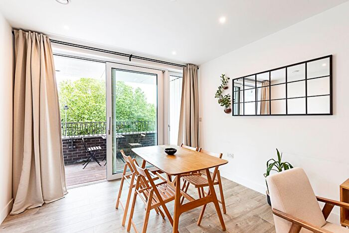 2 Bedroom Flat To Rent In Beck Square, London, E10