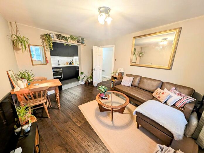 2 Bedroom Apartment To Rent In West End Court, Warwick, CV34