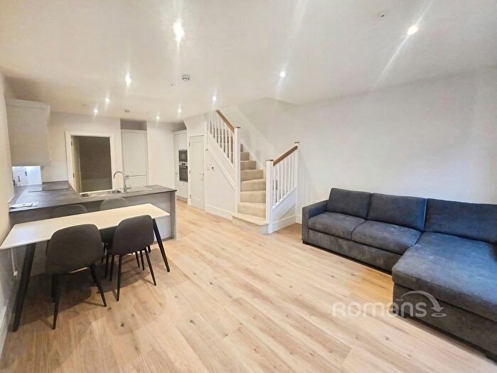 4 Bedroom Town House To Rent In Lanesborough Street, Reading, Berkshire, RG2