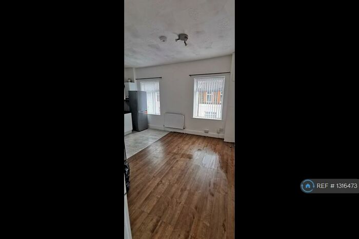 2 Bedroom Flat To Rent In Cyfarthfa Street, Cardiff, CF24