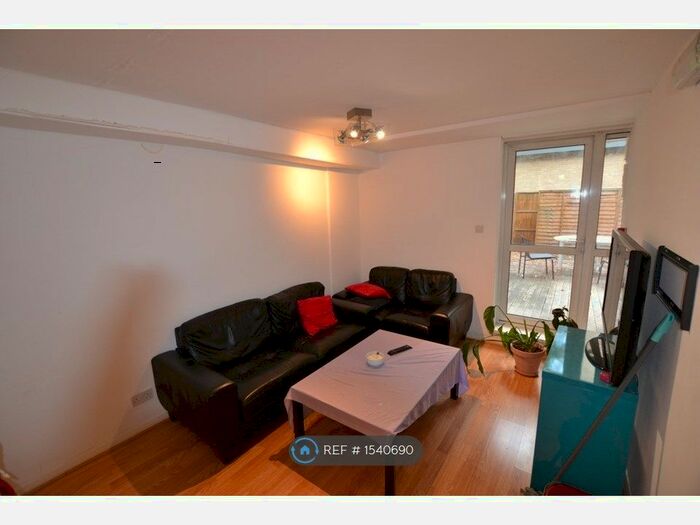 5 Bedroom Maisonette To Rent In Bantock House, London, W10