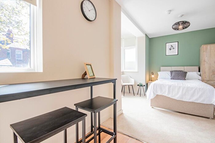 1 Bedroom Flat To Rent In Room Middleton Street, Beeston, Nottingham, NG9