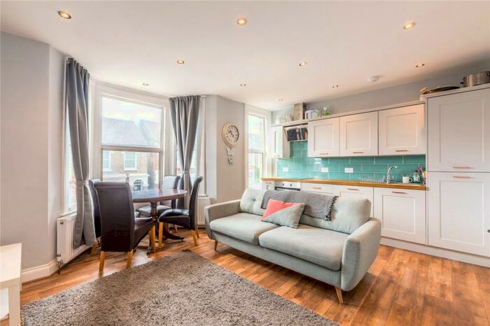 2 Bedroom Apartment To Rent In Choumert Road, Peckham Rye, London, SE15