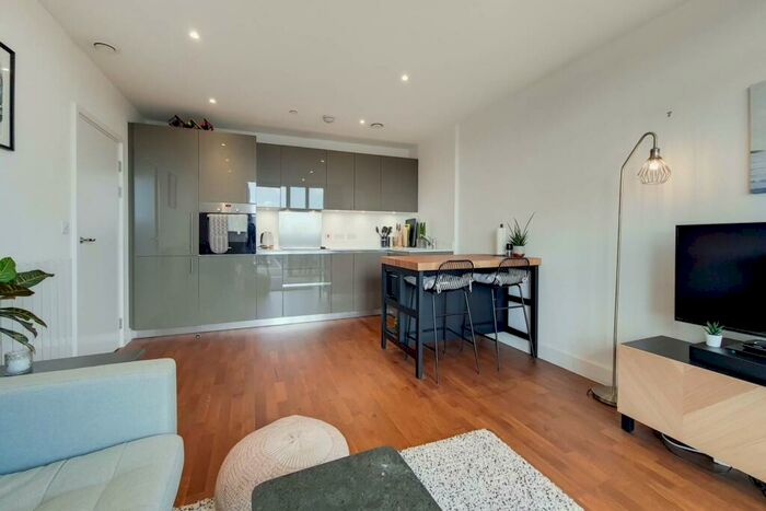 2 Bedroom Flat To Rent In Duncombe House, Woolwich Riverside, London, SE18