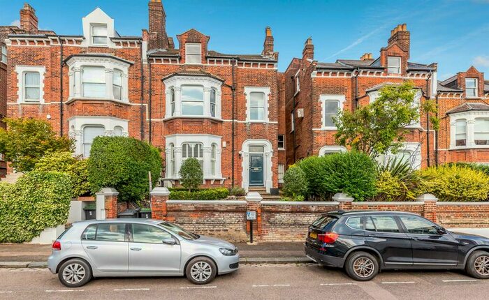 3 Bedroom Flat To Rent In Cromwell Place, N6