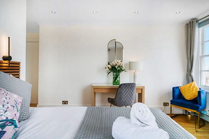 3 Bedroom Flat To Rent In Great Cumberland Place, London, W1H
