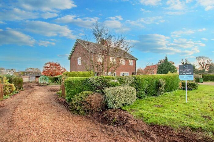 3 Bedroom Semi-Detached House For Sale In Gayton Thorpe, PE32