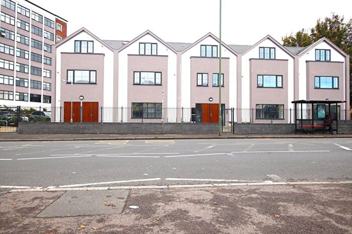 2 Bedroom Flat To Rent In Stafford Road, CR0