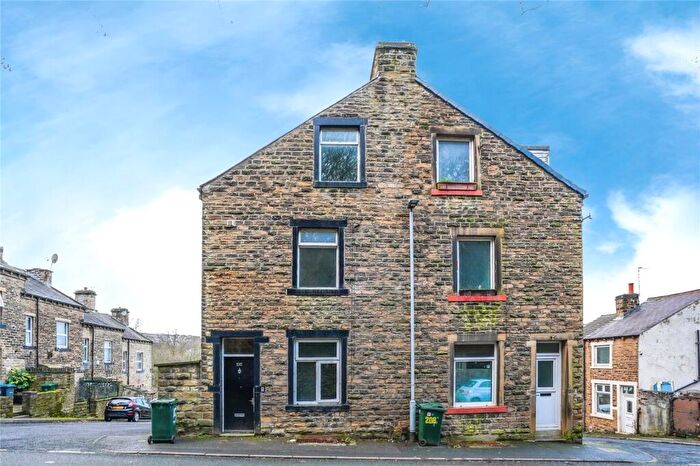 2 Bedroom End Of Terrace House To Rent In Hainworth Road, Keighley, West Yorkshire, BD21