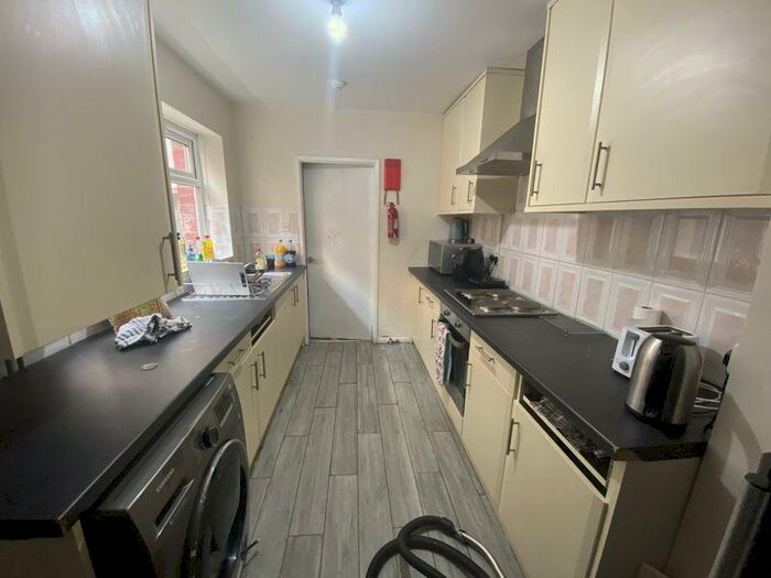 5 Bedroom Town House To Rent In **&#;pppw Excluding** Maples Street, NG7