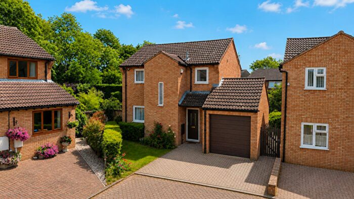 3 Bedroom Detached House For Sale In Hetton Close, Heelands, Milton Keynes, MK13
