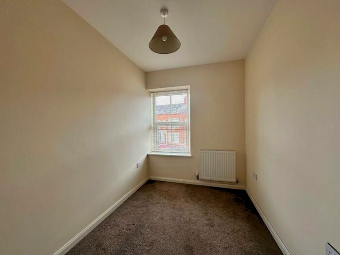 3 Bedroom Terraced House For Sale In Semilong Road, Semilong, Northampton, NN2