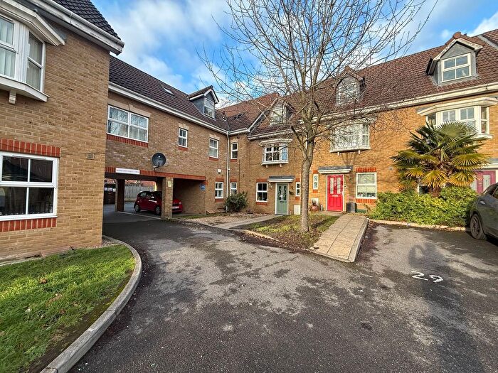1 Bedroom Flat For Sale In Morton Close, Uxbridge, UB8