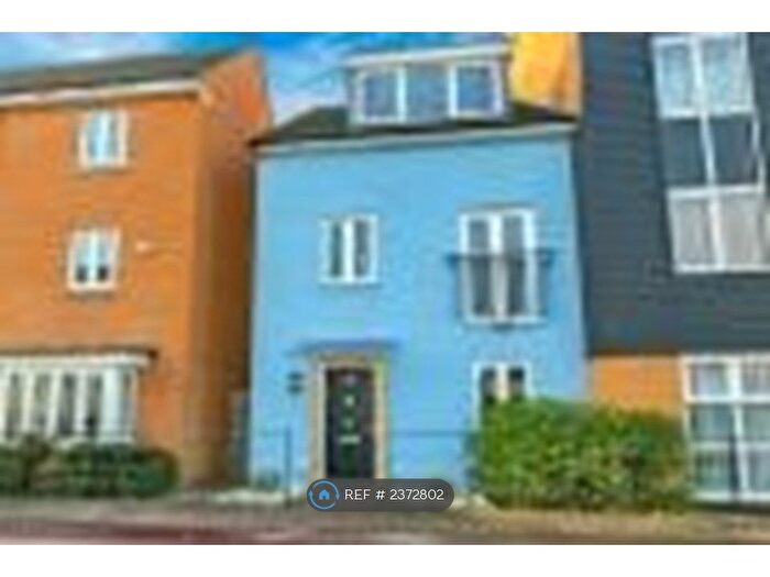 4 Bedroom Semi-Detached House To Rent In Warwick Avenue, Broughton, Milton Keynes, MK10