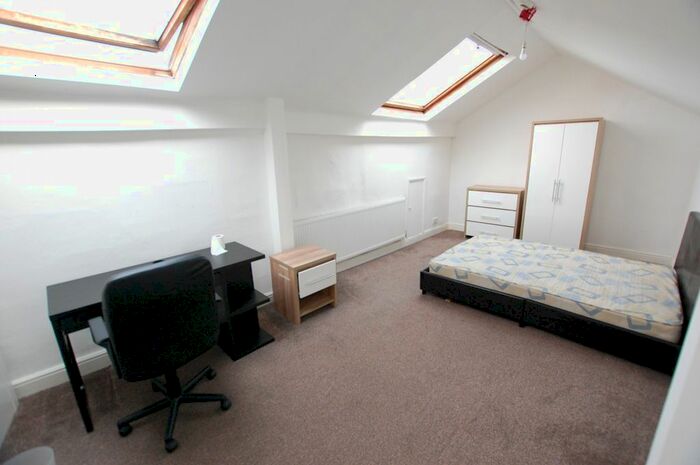 4 Bedroom Terraced House To Rent In Club Garden Road, Sheffield, S11