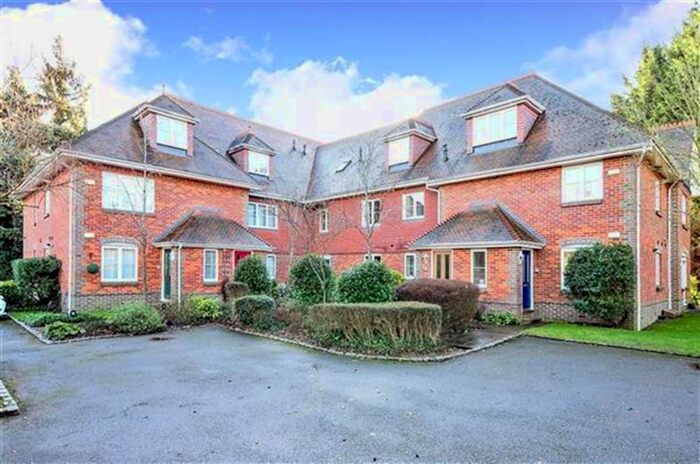 2 Bedroom Flat To Rent In Old Forest Road, Winnersh, Wokingham, RG41