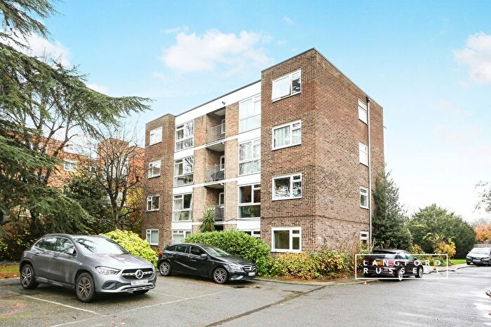 2 Bedroom Flat To Rent In Copers Cope Road, Beckenham, BR3
