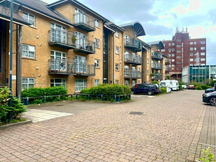 2 Bedroom Flat To Rent In Old Kenton Lane, London, NW9