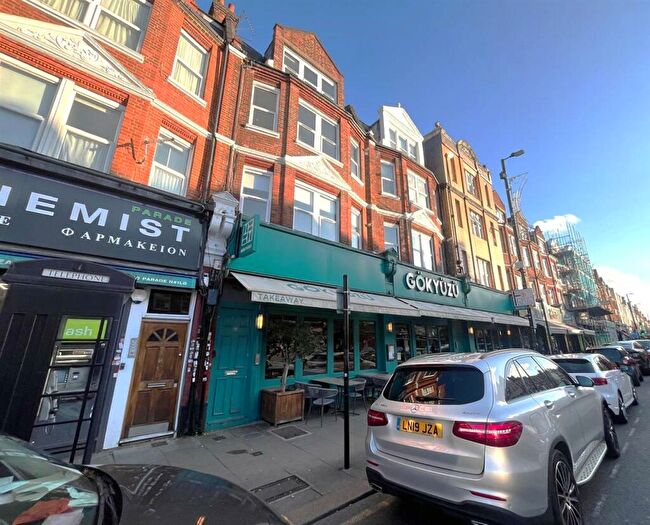 3 Bedroom Flat To Rent In Grand Parade, London, N4