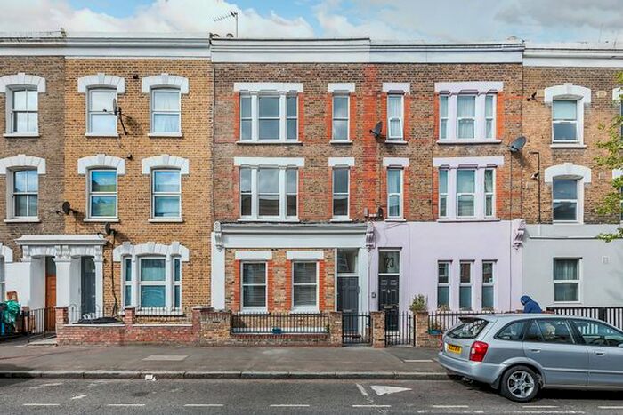 3 Bedroom Flat To Rent In Chatsworth Road, Hackney / London, E5
