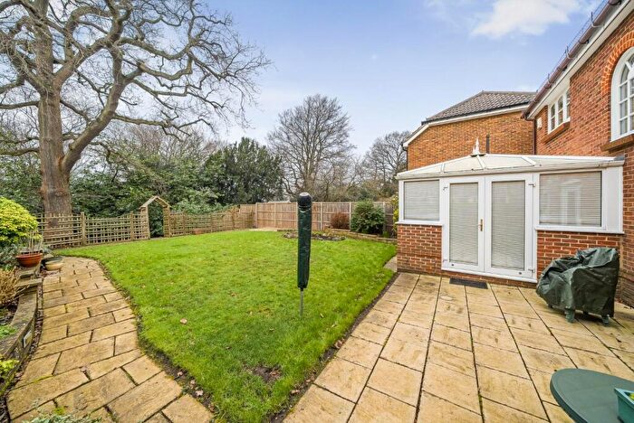 4 Bedroom Detached House For Sale In Postmill Close, Croydon, CR0
