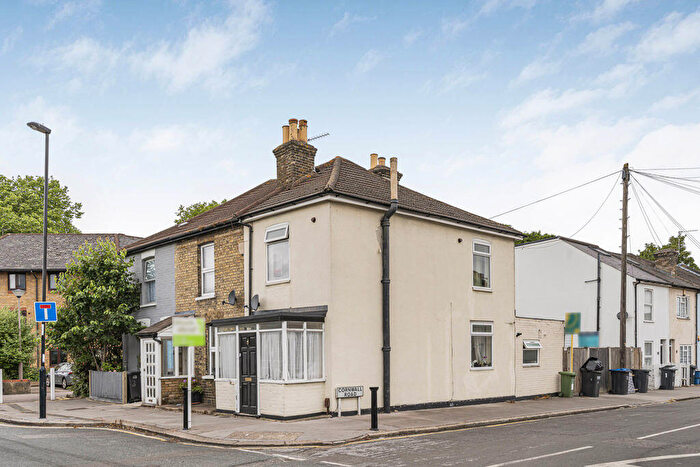 2 Bedroom End Of Terrace House For Sale In Cuthbert Road, Croydon, CR0