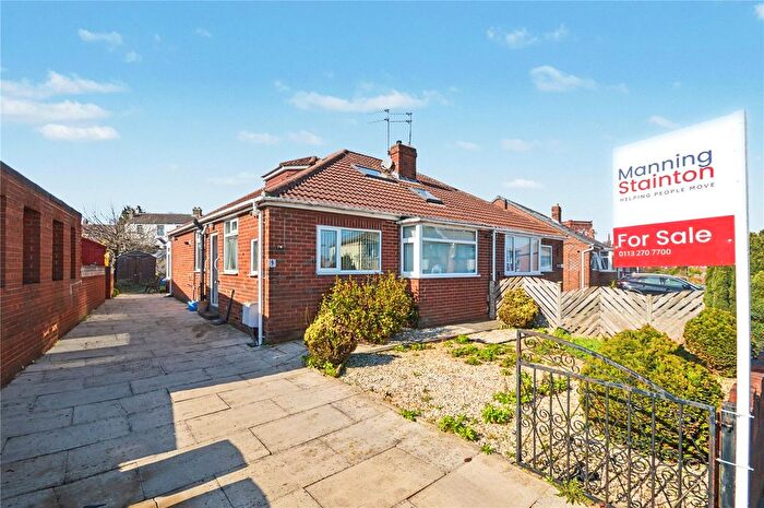 4 Bedroom Bungalow For Sale In Staithe Avenue, Leeds, West Yorkshire, LS10
