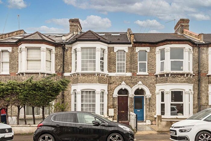 3 Bedroom Flat To Rent In Avenue Road, Acton, W3
