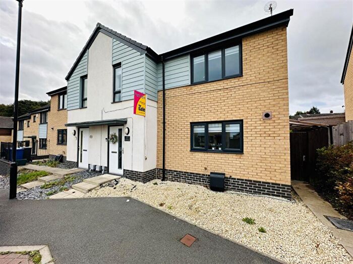 4 Bedroom Semi-Detached House For Sale In Isinglass Drive, Edlington, Doncaster, DN12