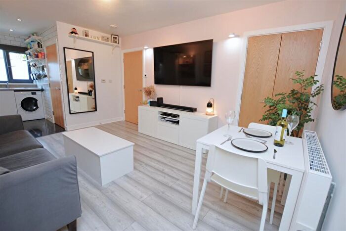 1 Bedroom Apartment For Sale In London Road, Mitcham, CR4