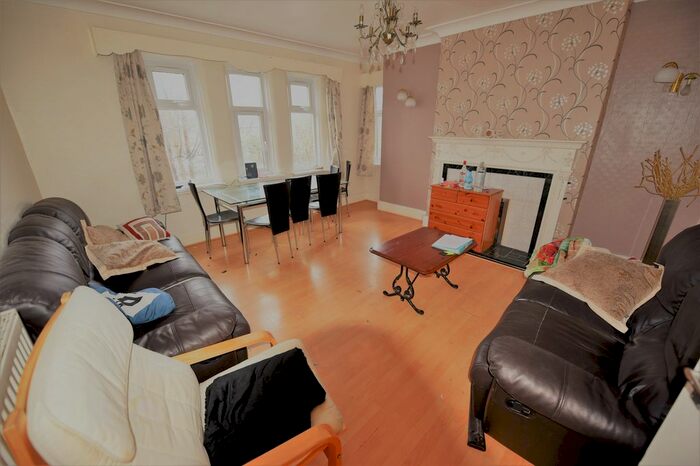 5 Bedroom Flat To Rent In Sefton Court, Leeds LS6