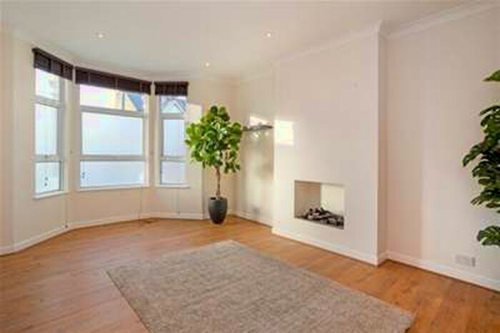 2 Bedroom Property To Rent In Wimbledon Park Road, SW18