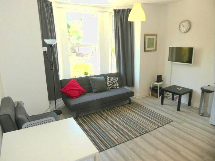 1 Bedroom Flat To Rent In Lindore Rd, London, SW11