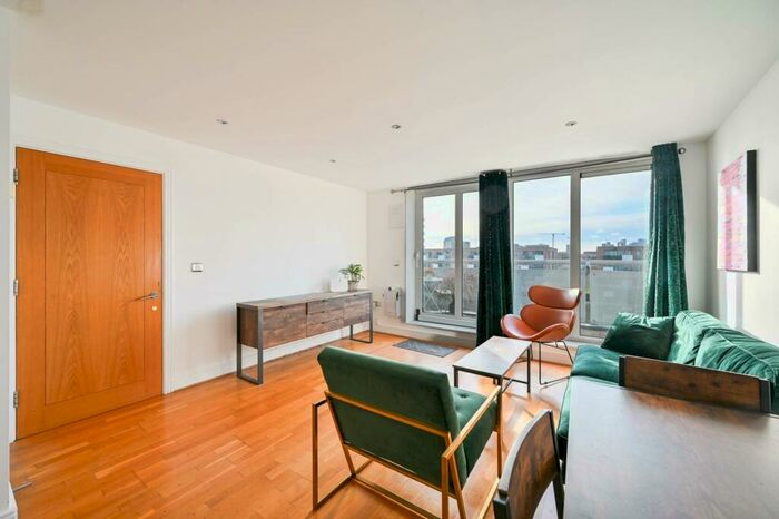 2 Bedroom Flat To Rent In Wards Wharf, Silvertown, London, E16