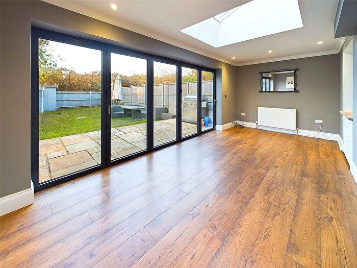 1 Bedroom Flat To Rent In Glebe Side, Twickenham, TW1