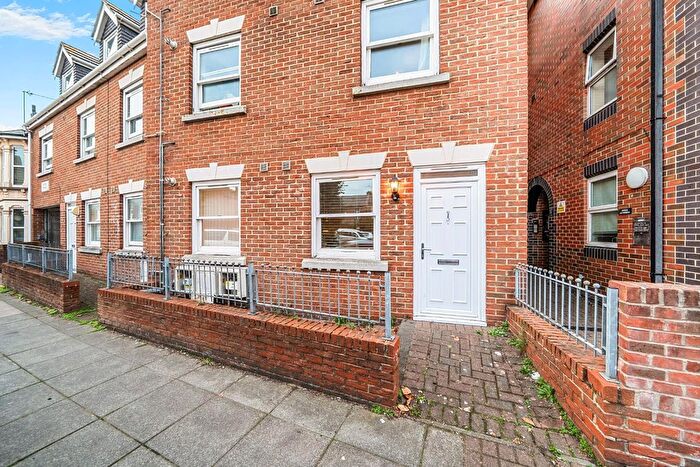 2 Bedroom Flat For Sale In Cydney Terrace, Sandringham Road, PO1